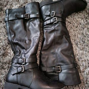 Knee high black boot